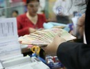 Lãi suất giảm nữa, tiền vẫn chảy vào tiết kiệm!